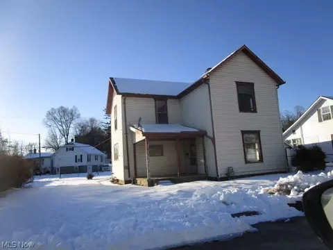 274 N 8th St, Mcconnelsville, OH 43756