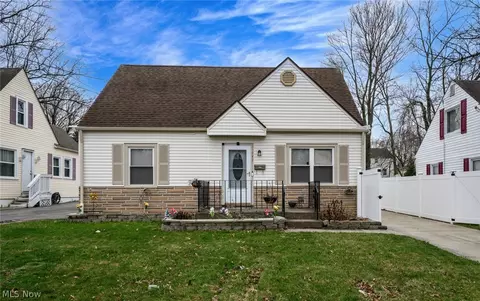 942 E Archwood Ave, Akron, OH 44306