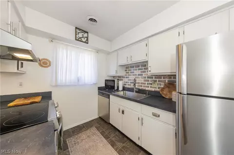 Kitchen - 9633 Ryan Dr, Mentor, OH 44060 photo 1 of 2