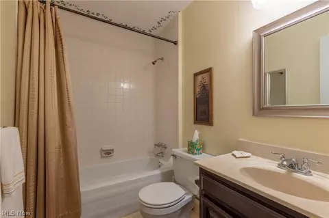 Bath - 9633 Ryan Dr, Mentor, OH 44060 photo 1 of 2