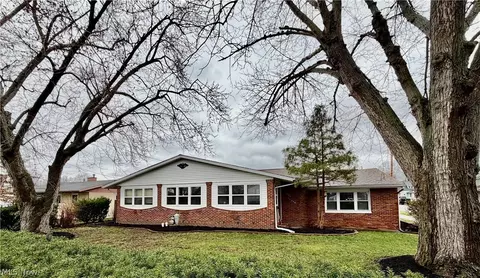 311 Lloyd St, Dover, OH 44622