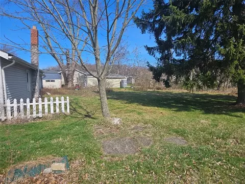 Exterior - 27292 Lake Front Dr, Beloit, OH 44609 photo 2 of 3