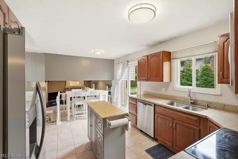 32430 N Roundhead Dr, Solon, OH 44139 photo 11