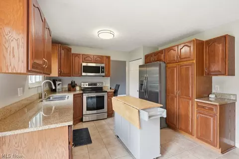 32430 N Roundhead Dr, Solon, OH 44139 photo 17
