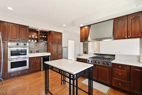 Kitchen - 309 High Blf, Aurora, OH 44202 photo 3 of 5