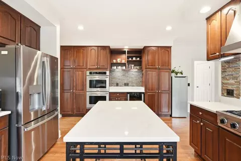 Kitchen - 309 High Blf, Aurora, OH 44202 photo 2 of 5