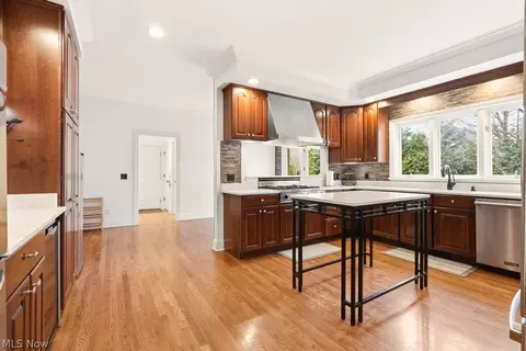 Kitchen - 309 High Blf, Aurora, OH 44202 photo 4 of 5