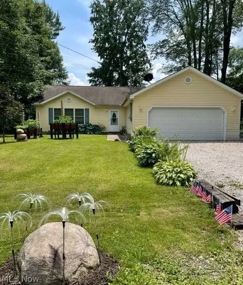 889 Long Shadow Ln, Roaming Shores, OH 44085