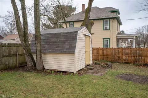 Exterior - 81 E Dalton St, Akron, OH 44310 photo 5 of 8
