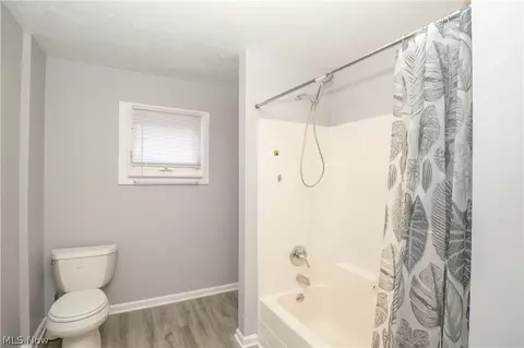 Bath - 81 E Dalton St, Akron, OH 44310 photo 2 of 2