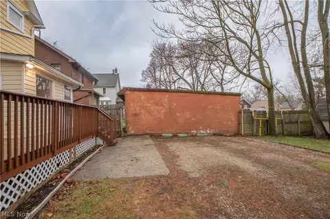 Exterior - 81 E Dalton St, Akron, OH 44310 photo 6 of 8
