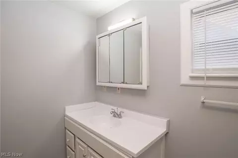 Bath - 81 E Dalton St, Akron, OH 44310 photo 1 of 2
