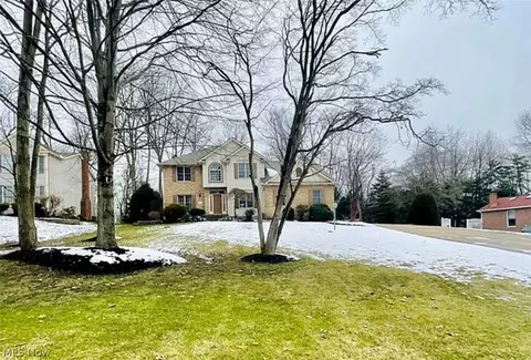 6910 Pine Knoll Dr, Clinton, OH 44216