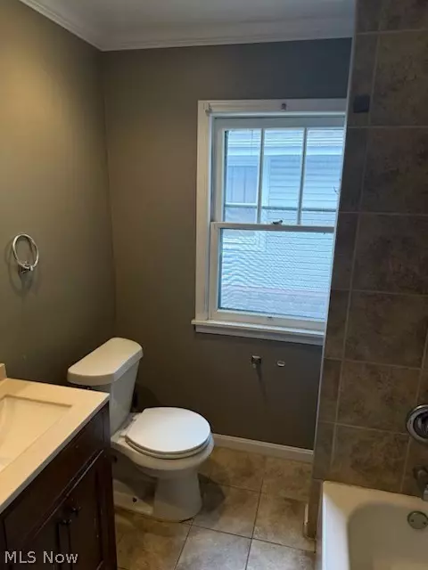 Bath - 49 W Salome Ave, Akron, OH 44310 photo 2 of 2
