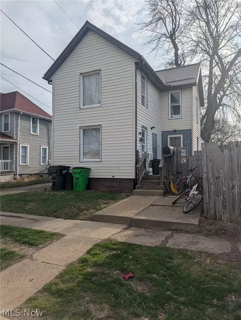 216 N 15th St, Coshocton, OH 43812