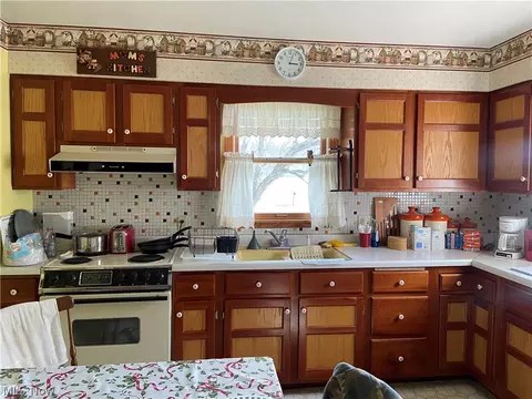 5671 E State Rd, Newcomerstown, OH 43832 photo 17
