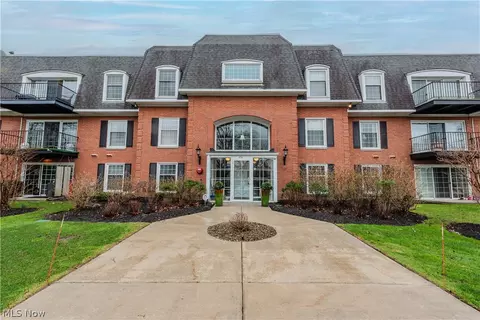 22701 Center Ridge Rd #207, Rocky River, OH 44116
