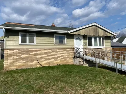 6024 Brook Ct, Brook Park, OH 44142