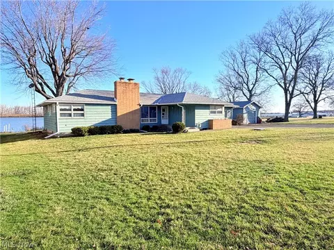Exterior - 7631 E Downend Dr, Lakeside Marblehead, OH 43440 photo 2 of 14