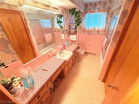 Bath - 7631 E Downend Dr, Lakeside Marblehead, OH 43440 photo 2 of 2