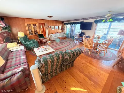 Living - 7631 E Downend Dr, Lakeside Marblehead, OH 43440 photo 2 of 3