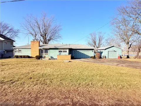 Exterior - 7631 E Downend Dr, Lakeside Marblehead, OH 43440 photo 1 of 14