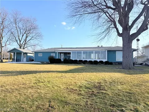 Exterior - 7631 E Downend Dr, Lakeside Marblehead, OH 43440 photo 7 of 14