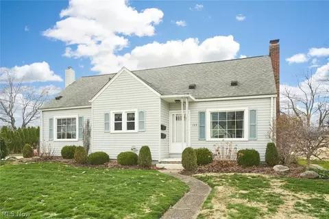 122 Fenton Ave, Mogadore, OH 44260