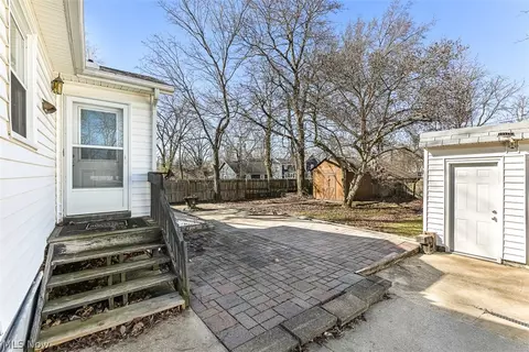 Exterior - 85 Maple Dr, Hudson, OH 44236 photo 2 of 2