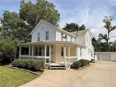 85 Maple Dr, Hudson, OH 44236