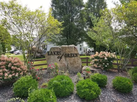 2771 Superior Dr, Green, OH 44685