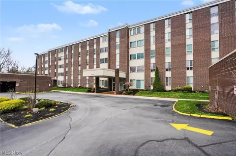 3066 Kent Rd #112, Stow, OH 44224