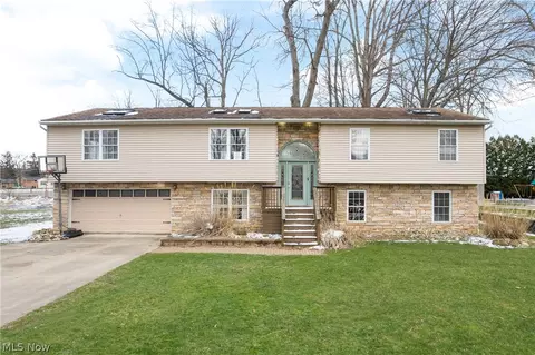4885 Will Dr, New Franklin, OH 44319 photo 3