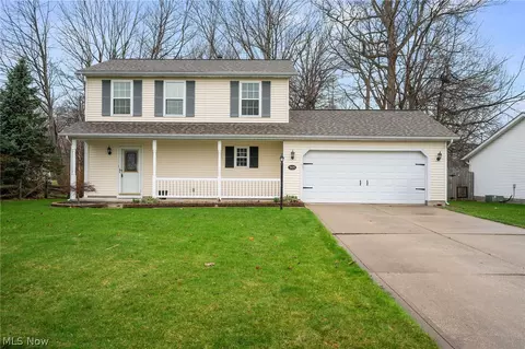 909 Lake Terrace Dr, Painesville, OH 44077