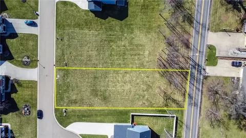 5599 Shadow Ridge Cir NW, North Canton, OH 44720