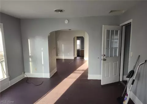 Entry Way - 4826 Cornell Ave, Ashtabula, OH 44004 photo 5 of 6