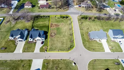 5677 Shadow Ridge Cir NW, North Canton, OH 44720