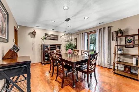 Dining - 2960 Millgate Dr, Willoughby Hills, OH 44094 photo 4 of 4