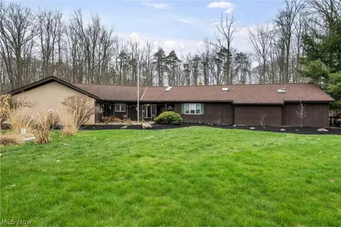 2960 Millgate Dr, Willoughby Hills, OH 44094