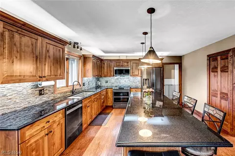 Kitchen - 2960 Millgate Dr, Willoughby Hills, OH 44094 photo 4 of 5