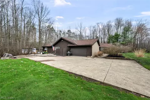 Exterior - 2960 Millgate Dr, Willoughby Hills, OH 44094 photo 9 of 11