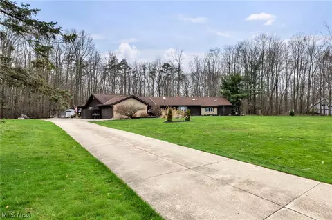 Exterior - 2960 Millgate Dr, Willoughby Hills, OH 44094 photo 10 of 11