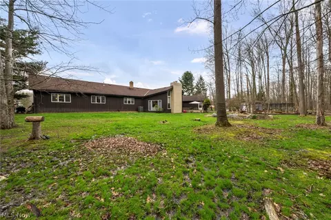 Exterior - 2960 Millgate Dr, Willoughby Hills, OH 44094 photo 4 of 11