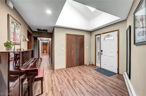 Entry Way - 2960 Millgate Dr, Willoughby Hills, OH 44094 photo 1 of 2