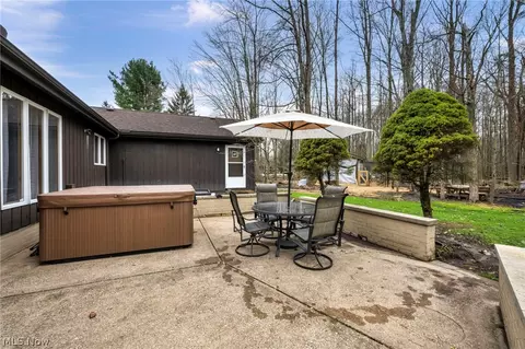 Exterior - 2960 Millgate Dr, Willoughby Hills, OH 44094 photo 3 of 11