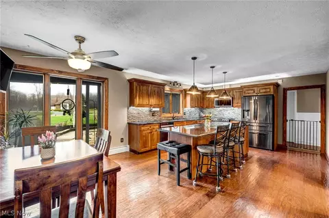 Kitchen - 2960 Millgate Dr, Willoughby Hills, OH 44094 photo 2 of 5