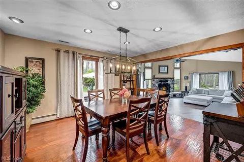 Dining - 2960 Millgate Dr, Willoughby Hills, OH 44094 photo 2 of 4