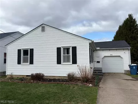 894 S Main St, Amherst, OH 44001