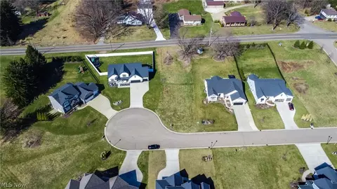 5727 Shadow Ridge Cir NW, North Canton, OH 44720
