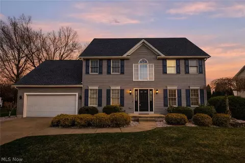25 Willow Bend Dr, Canfield, OH 44406